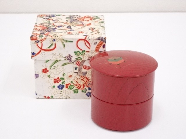 朱漆塗糸巻図二段蓋物